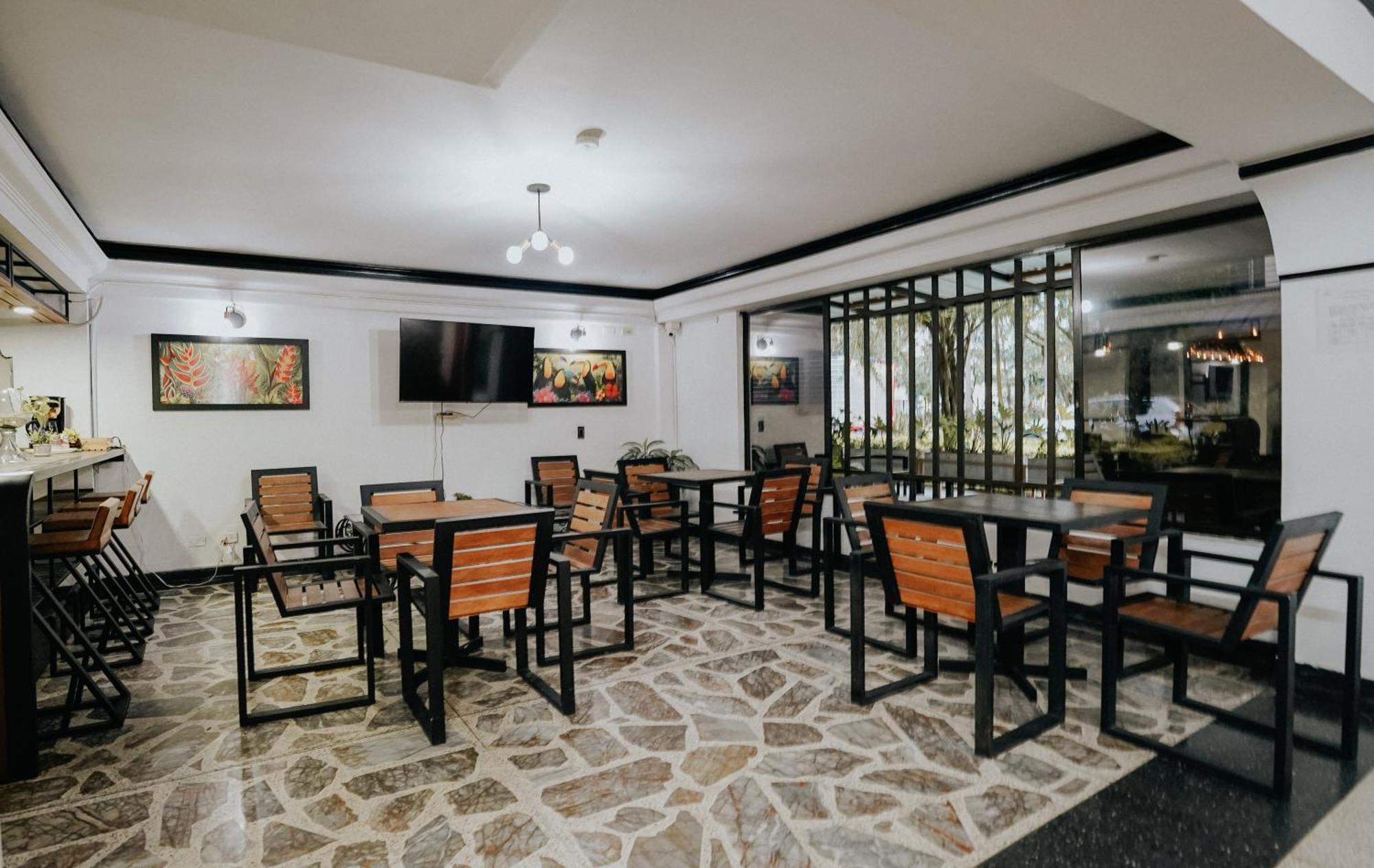 Hotel Balcones Del Estadio เมเดยิน ภายนอก รูปภาพ